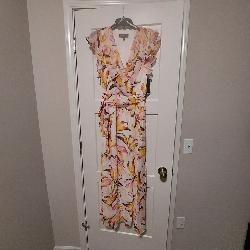 Donna Ricco Floral Wrap Dress Flutter Sleeves Size 6 NWT
